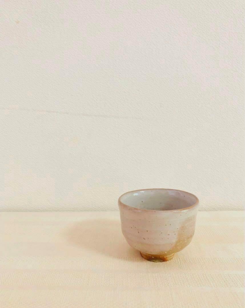 （美品〕萩焼　深川窯　新庄貞嗣　ぐい呑み 美品〕萩焼 深川窯 新庄貞嗣 ぐい呑み